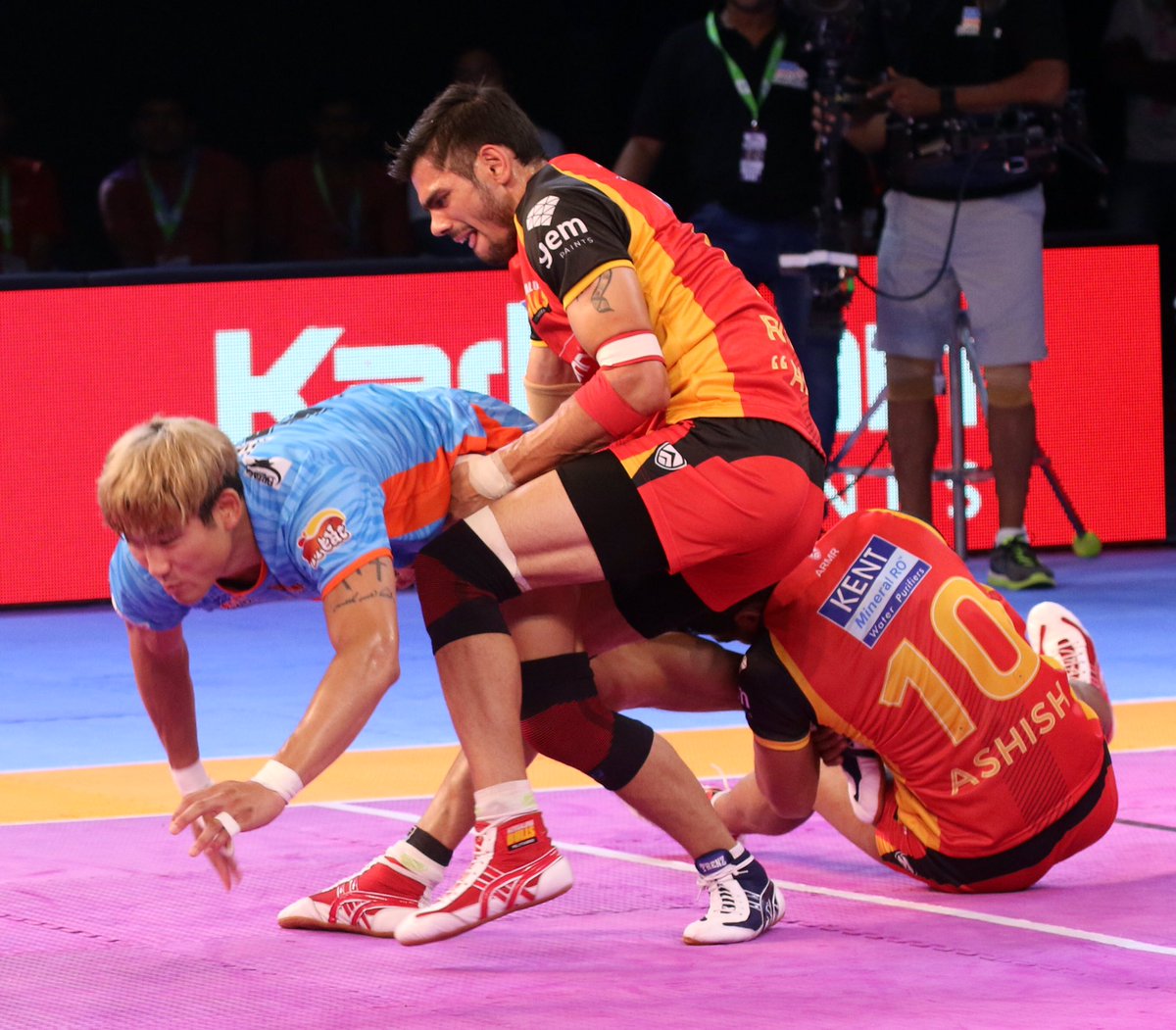 PKL 2017 | Ajay Kumar shines as Bengaluru Bulls overcome Bengal Warriors